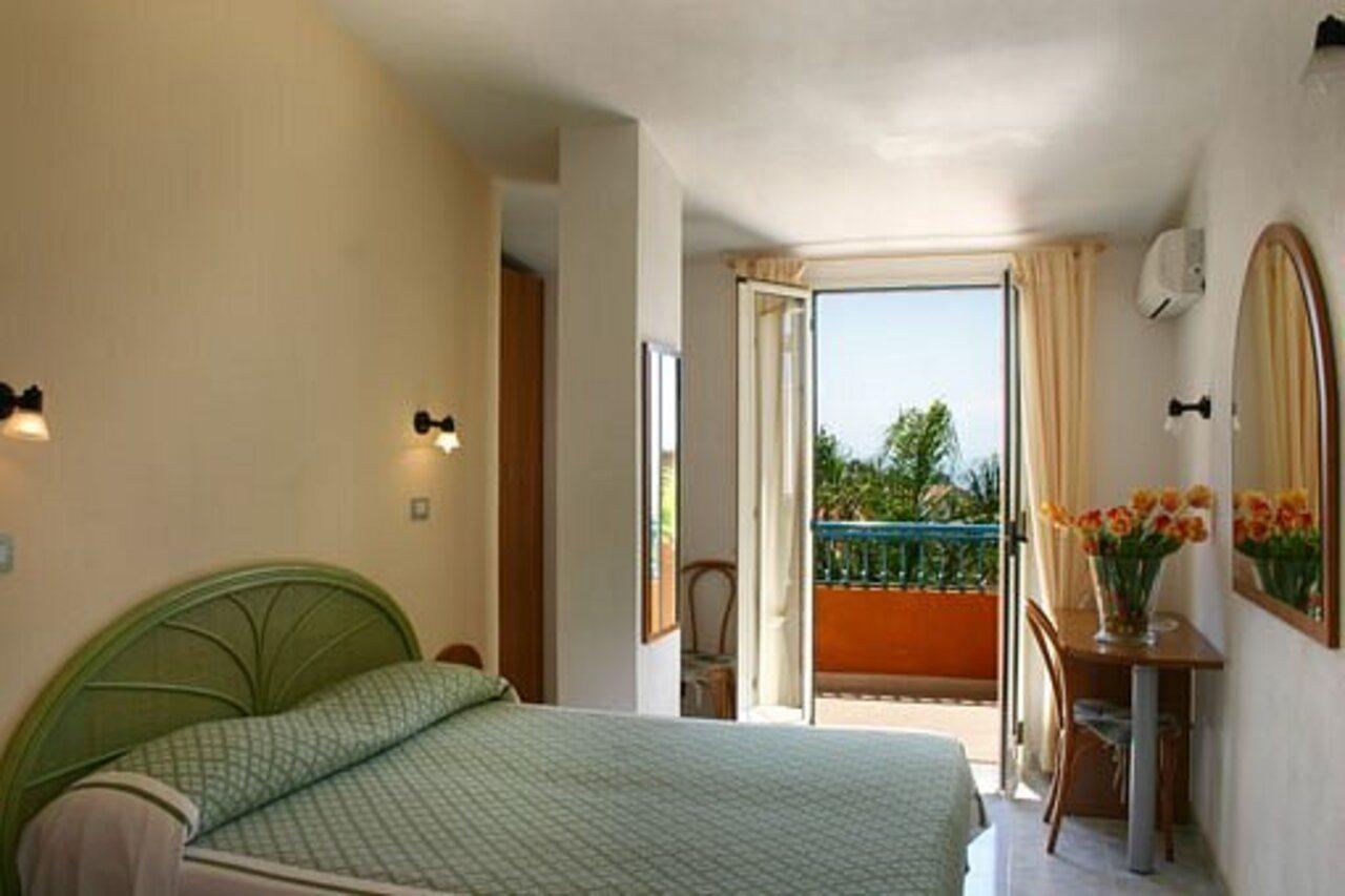 Hotel Grotticelle Capo Vaticano Exteriör bild