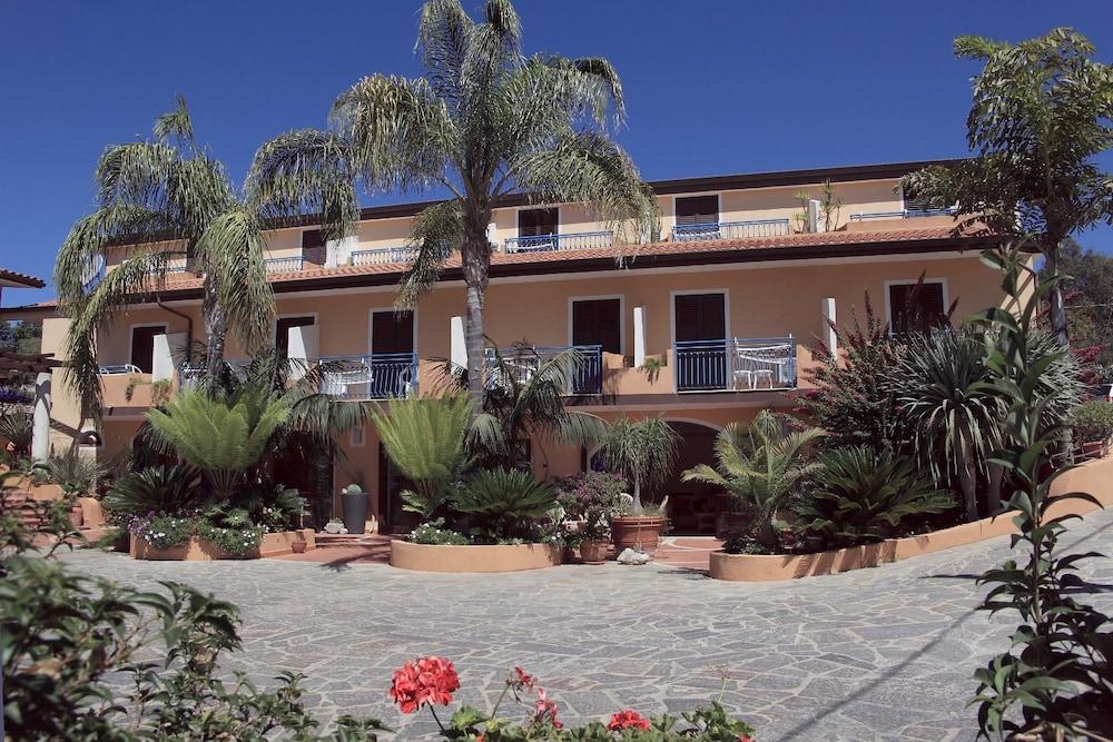 Hotel Grotticelle Capo Vaticano Exteriör bild