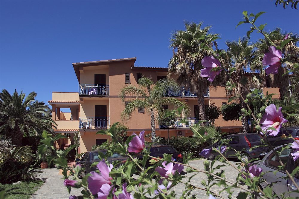 Hotel Grotticelle Capo Vaticano Exteriör bild